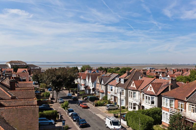 Station Road, WestcliffOnSea *Luxury T..., SS0 , 3 bed, Flat, SS0 8HE